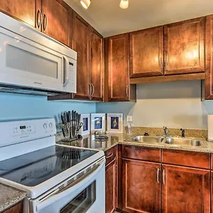 Pcb With Balcony Walk To Beach! Apartment